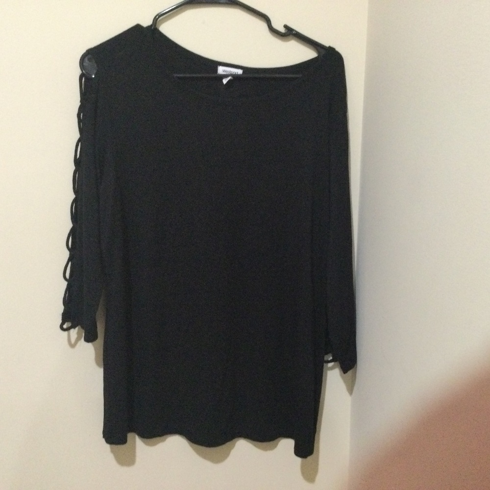 Pretty knit black top.  Cut out 3/4 “ sleeve. Size 1X